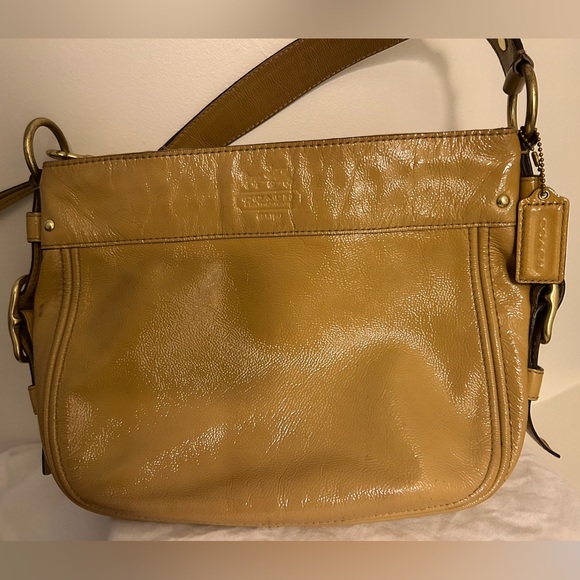 Coach patent beige shoulder bag - Picture 2 of 6